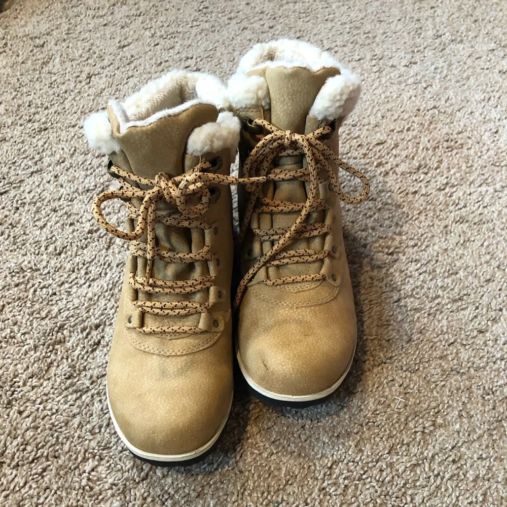 brown boots - Picture 2 of 4